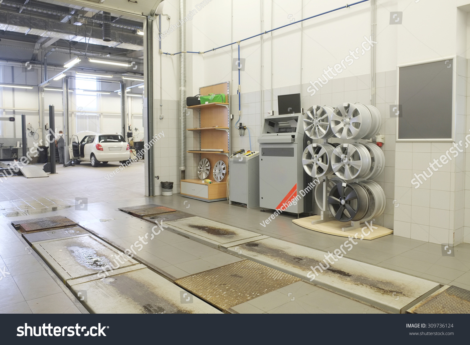 Interior Of A Car Repair Shop Stock Photo 309736124 : Shutterstock