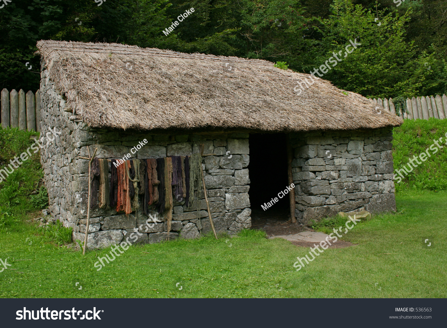 Irish Early Christian Stone Cottage Stock Photo 536563 - Shutterstock