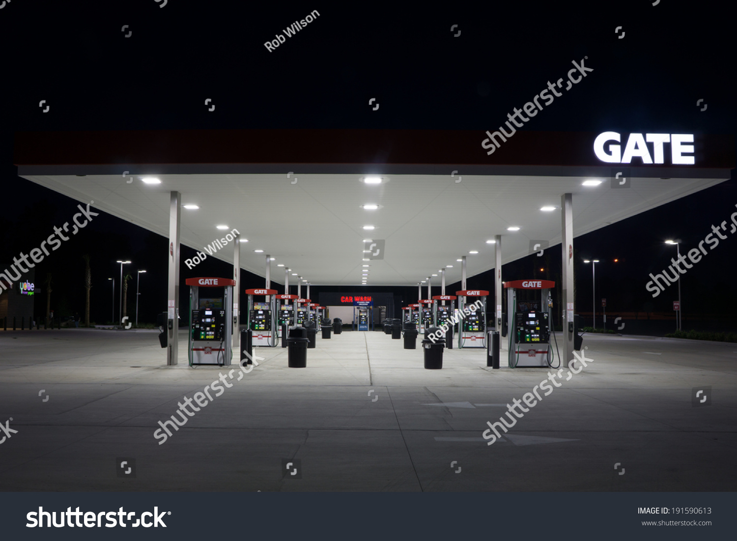 jacksonville-fl-may-8-2014-a-gate-petroleum-gas-station-at-night