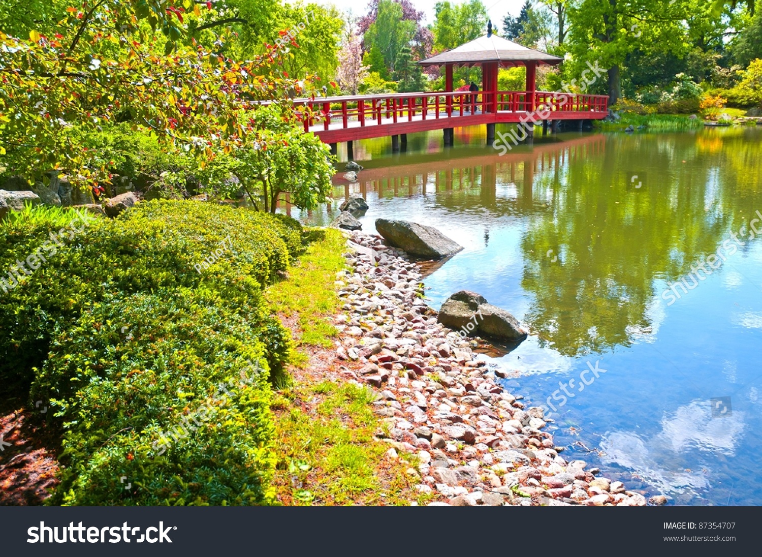 Japanese Water Garden Stock Photo 87354707 - Shutterstock