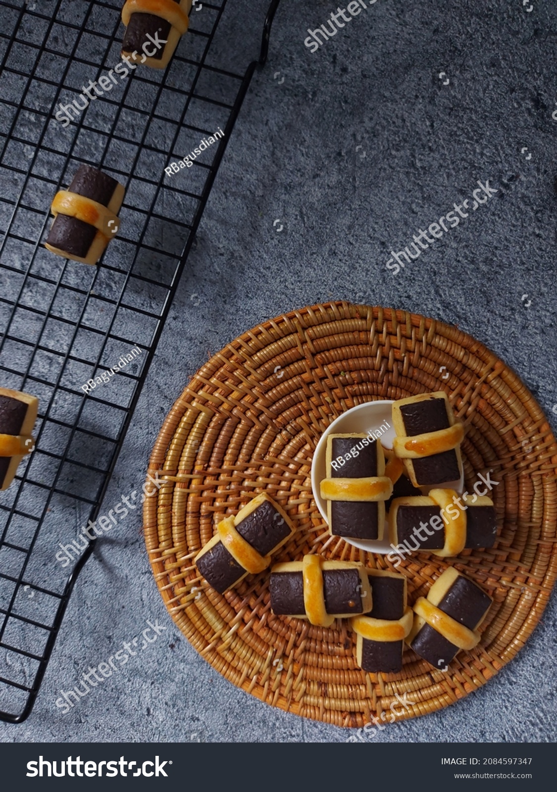 Kue Kering Keranjang Coklat Kue Kering Stock Photo 2084597347