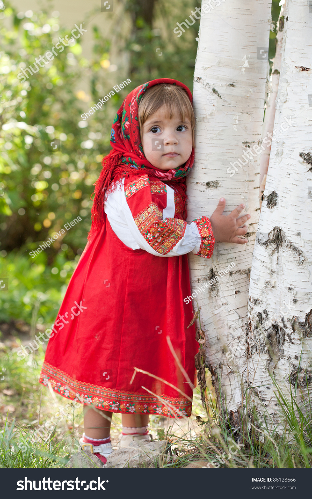 Russian girls in traditional russian clothing