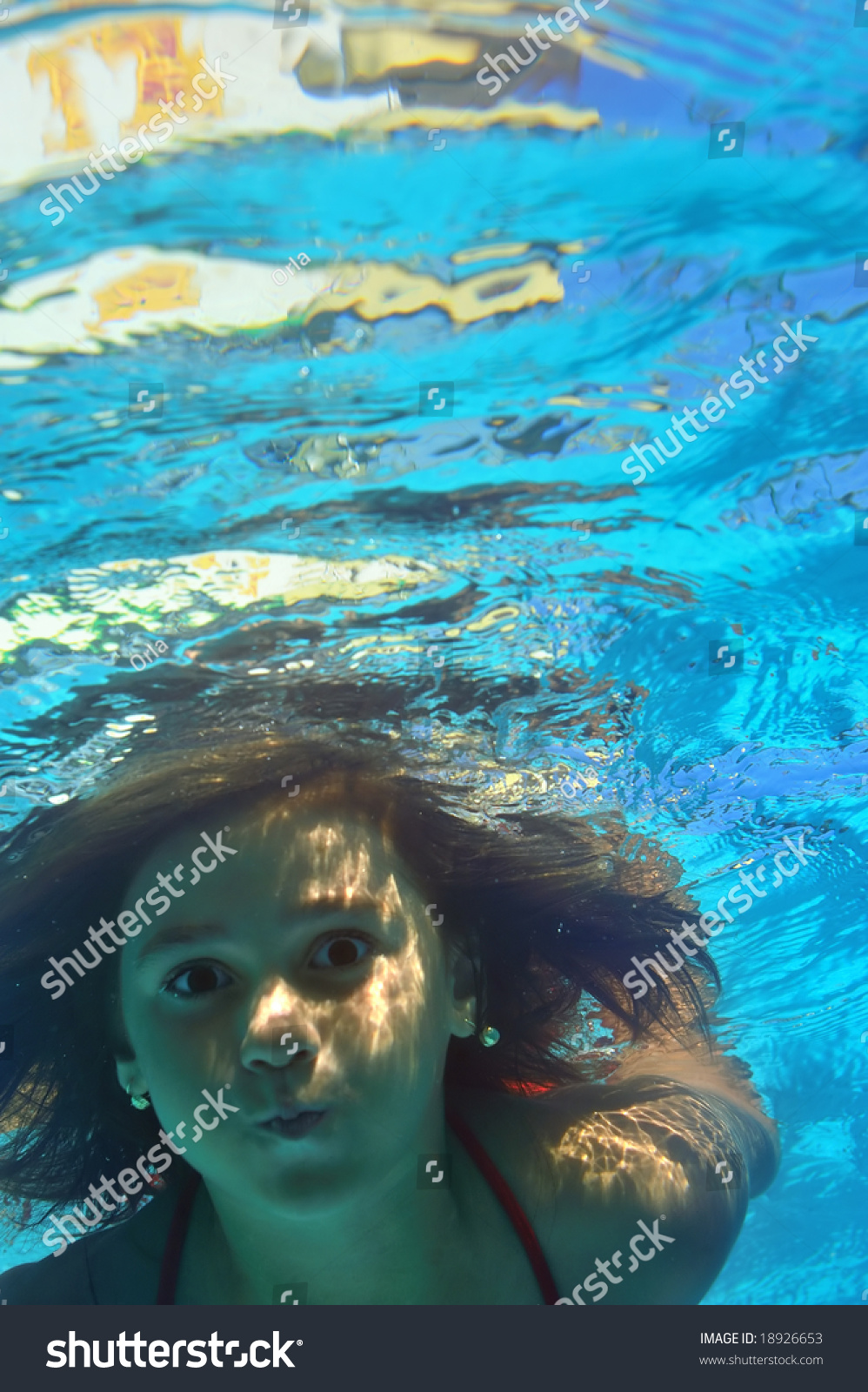 Little Girl Swimming Und