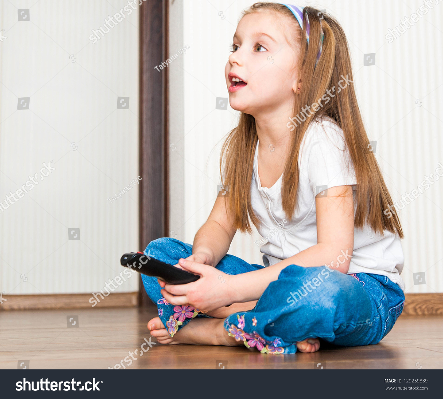 Little Girl Watching Tv Stock Photo 129259889 : Shutterstock