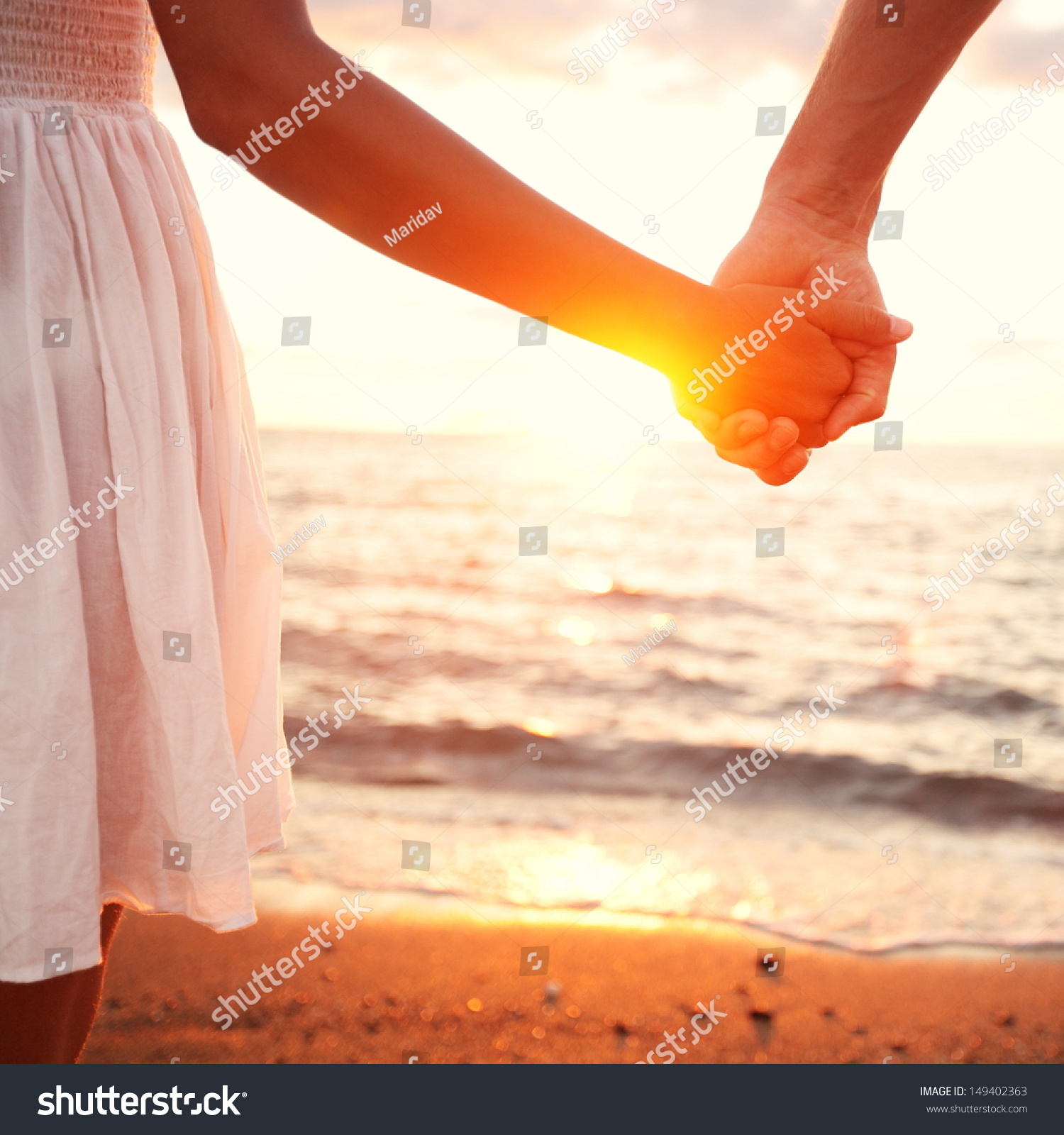 Love Romantic Couple Holding Hands Beach Sunset Lovers Or Newlywed