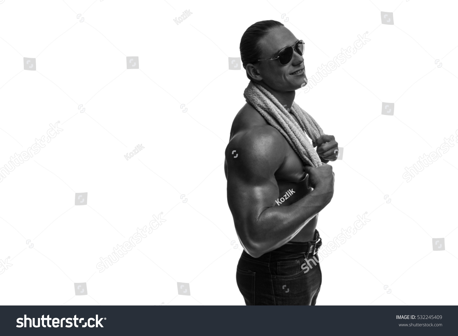 Male Bodybuilder Athlete Naked Torso Towel Foto De Stock Editar Ahora