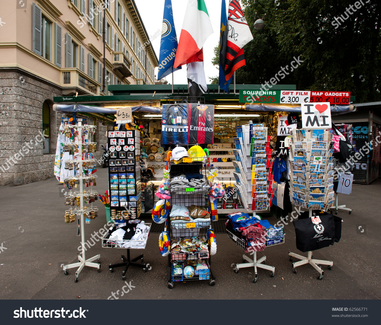 Milan October 8 Souvenirs And Gifts Kiosk In Milan, Italy On October