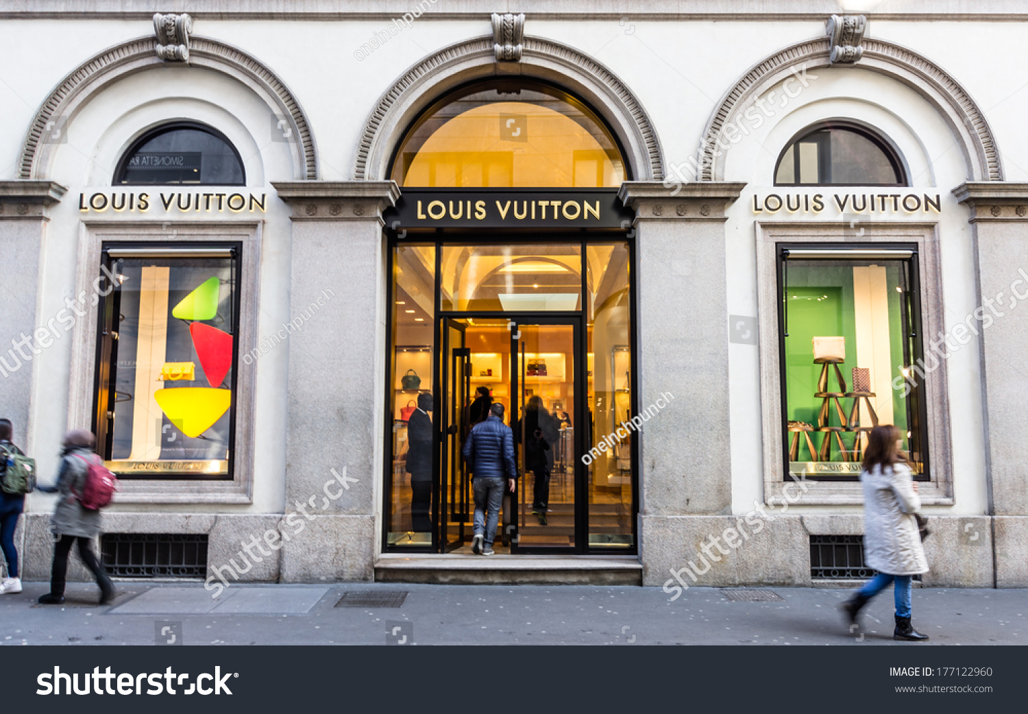 Milanovia Montenapoleoneit February 22014 Louis Vuitton Stock Photo 177122960 - Shutterstock