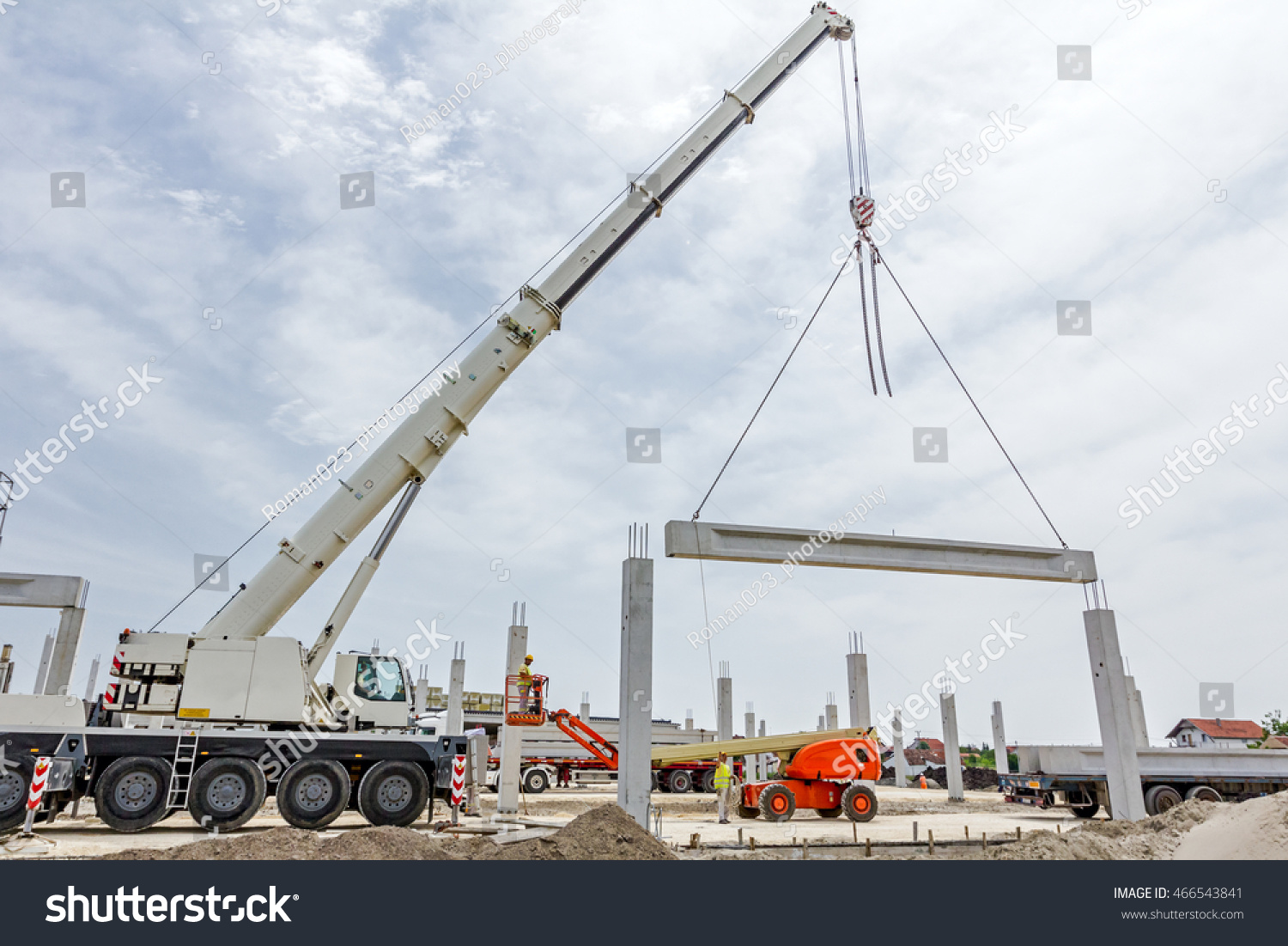 Mobile crane is carry concrete joist to assembly huge hall Mobile crane is carry concrete joist to assembly huge hall