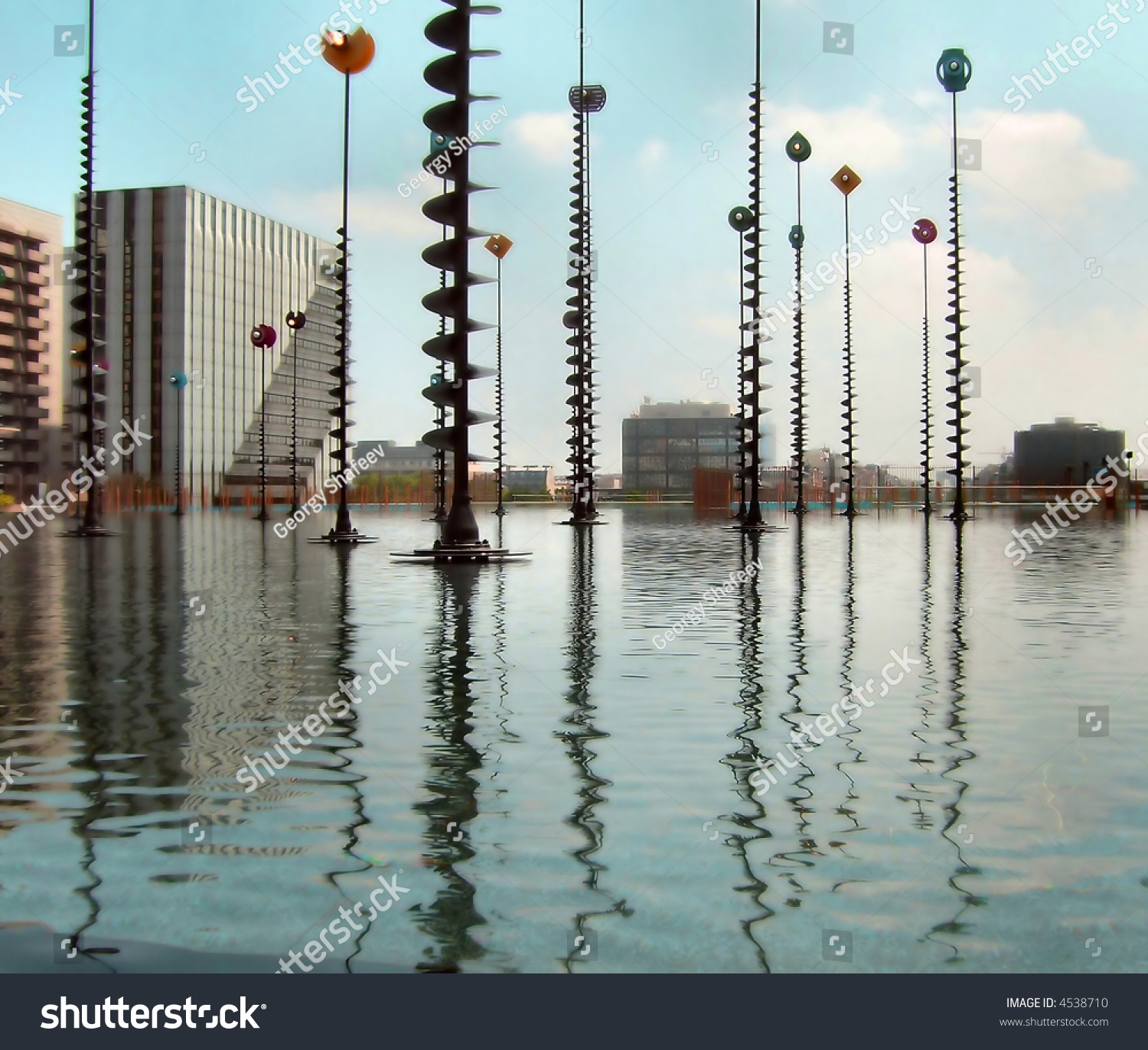 Modern Fountain Stock Photo 4538710 : Shutterstock