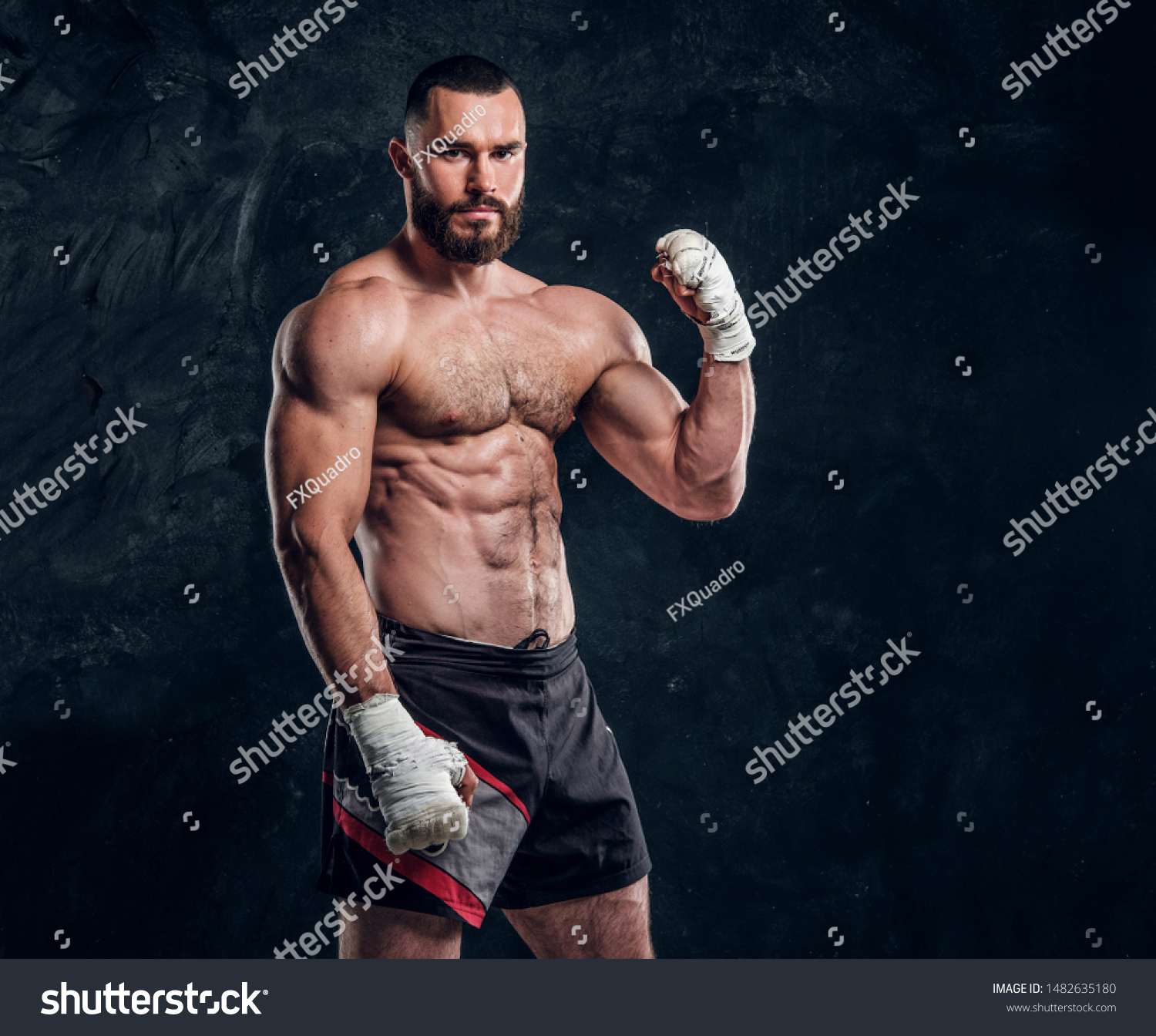 Muscular Handsome Fighter Naked Torso Demonstraiting库存照片1482635180