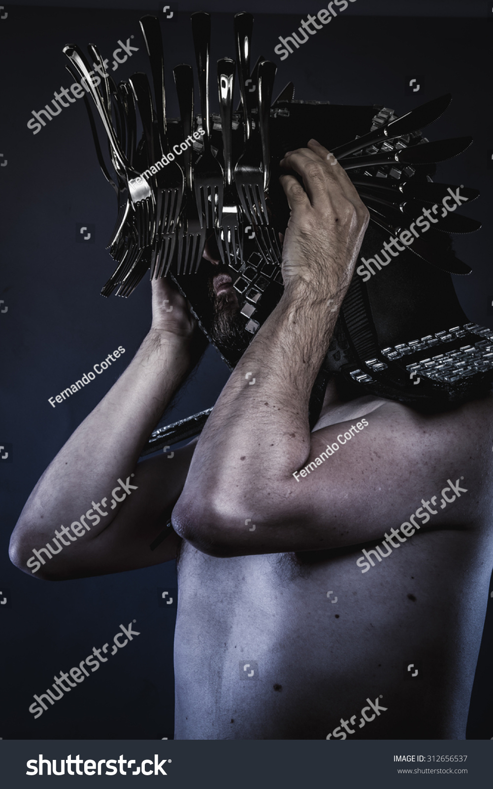 Nackter Mann Mit Einer Krone Aus Stockfoto Shutterstock