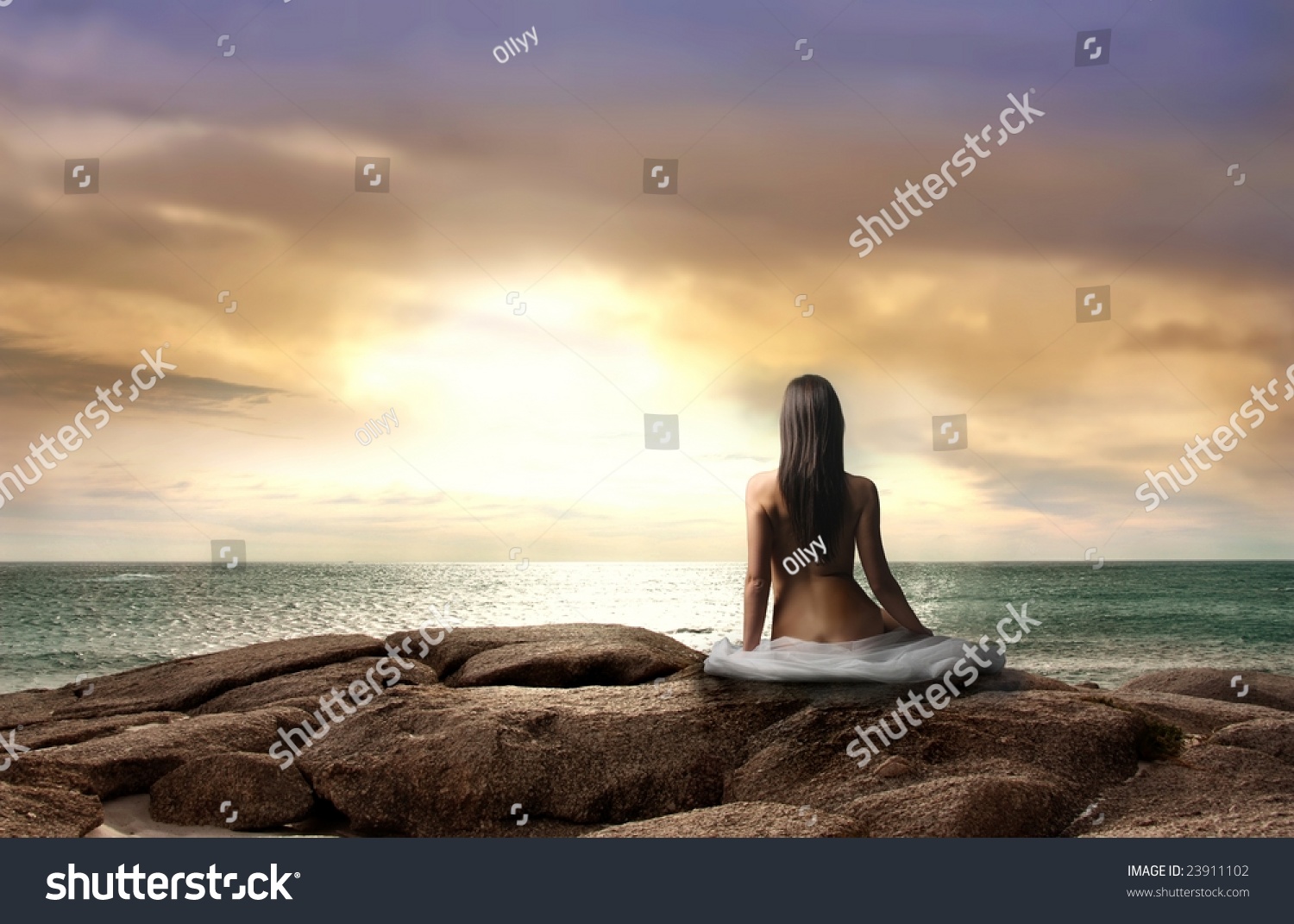 Naked Woman On Stones Sea Foto Stok Shutterstock