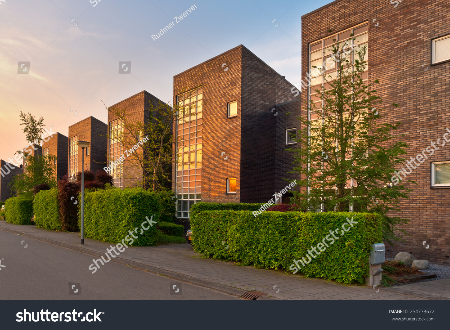 Neighborhood With Modern Houses In A Suburban Street In Afternoon Sun ...