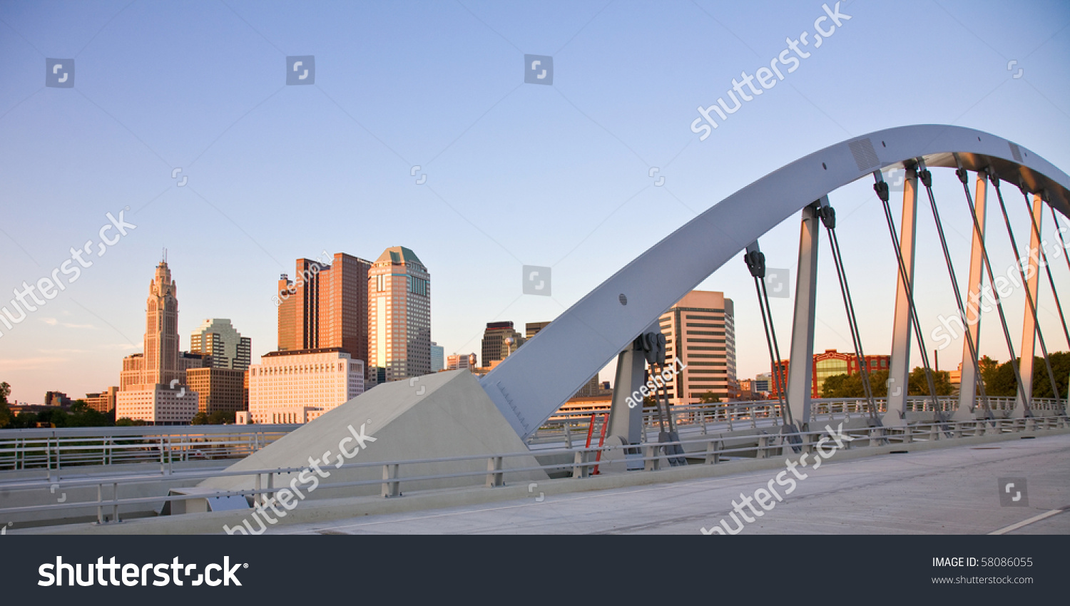 New Main Street Bridge Over The Scioto River In Columbus Ohio Stock