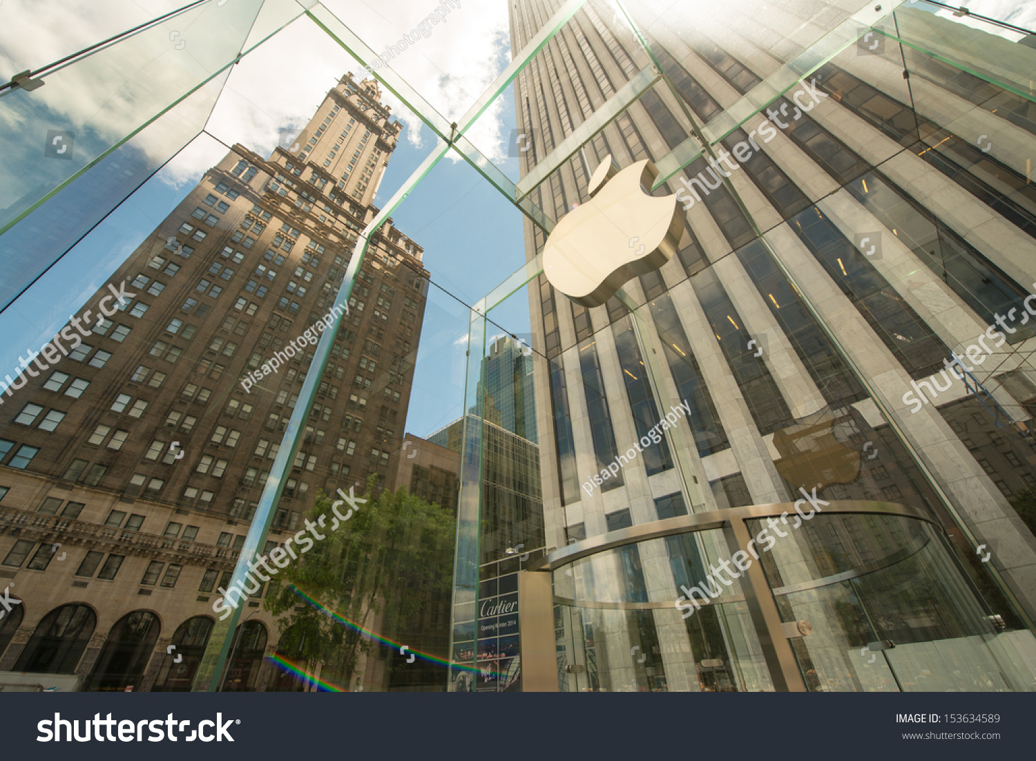 New York City - Jun 12: The Iconic Apple Store On Fifth Avenue, June 12 