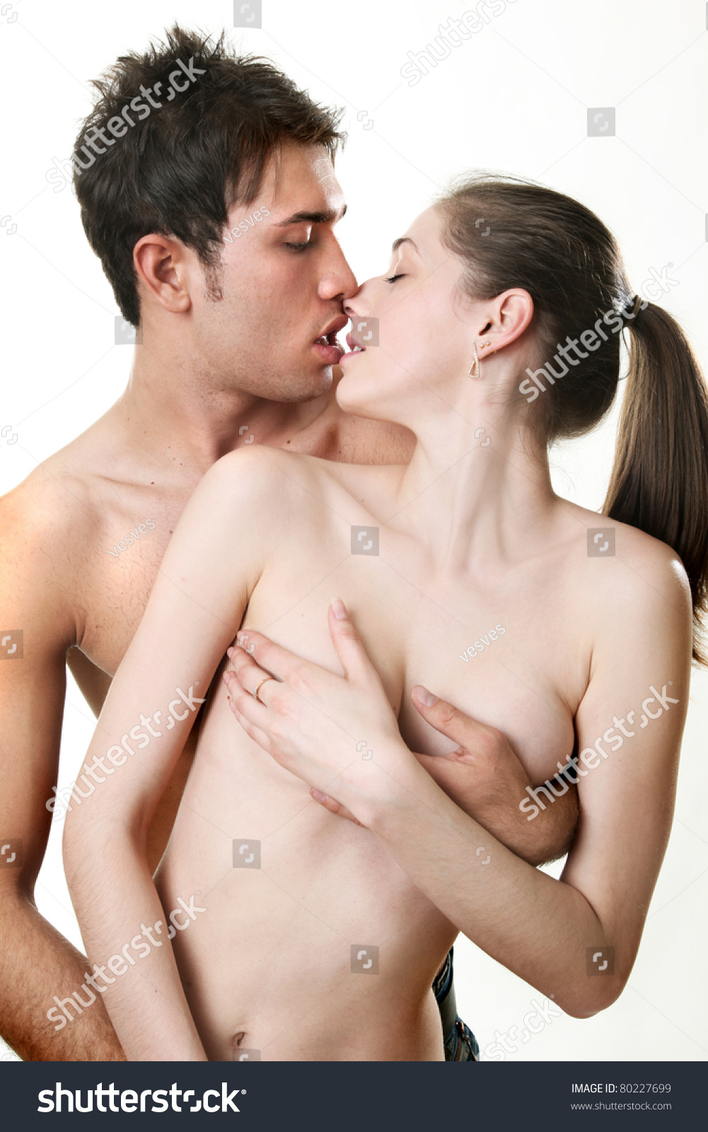 boy n girl kissing nude