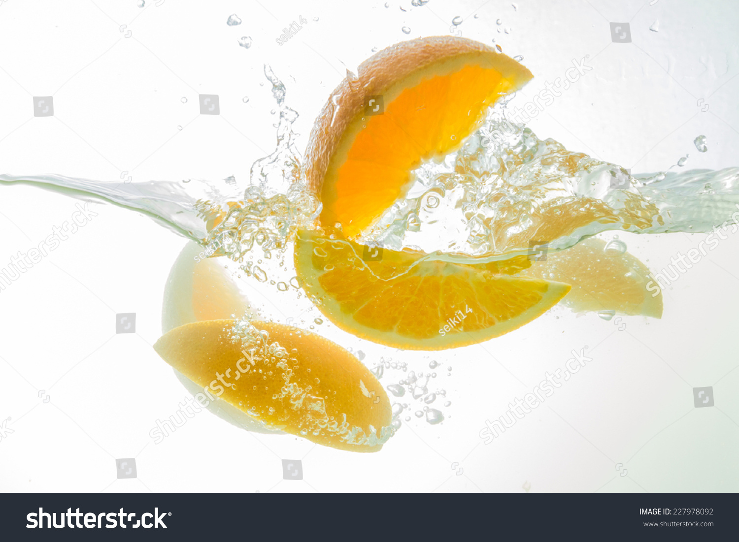 How to Make Orange Marmalade! EASY, illustrated step-by-step instructions Sweet Candied Oranges Slices that are perfect for decorating all sorts of desserts! This recipe calls for boiling the oranges for one minute and reserving the orange flavored water. The water is used to make the syrup for the candied slices. Most of the bright orange flavor preserved this way. Once.