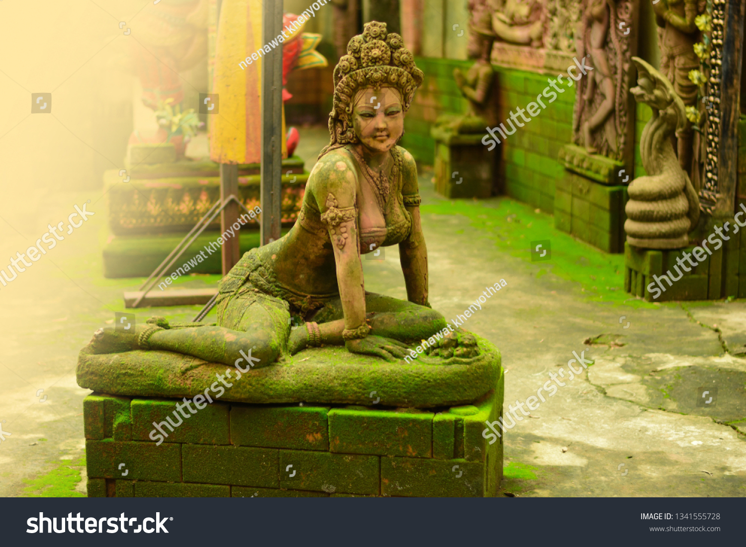 Outdoor Naked Goddesses Lichen Stucco Art Foto De Stock Editar Ahora