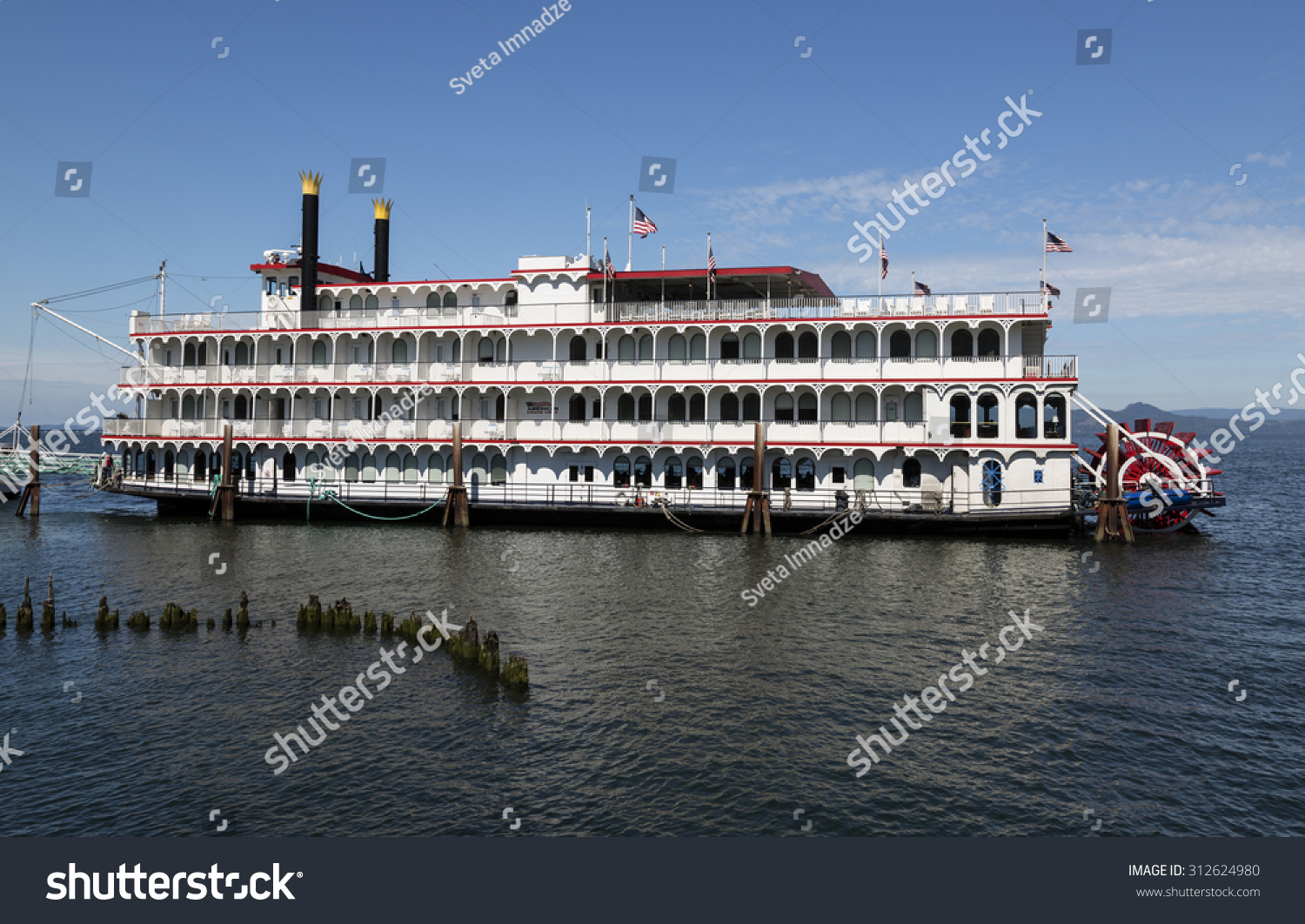 Paddlewheel Queen Of The West Astoria Or Usa August 27 2015 Queen