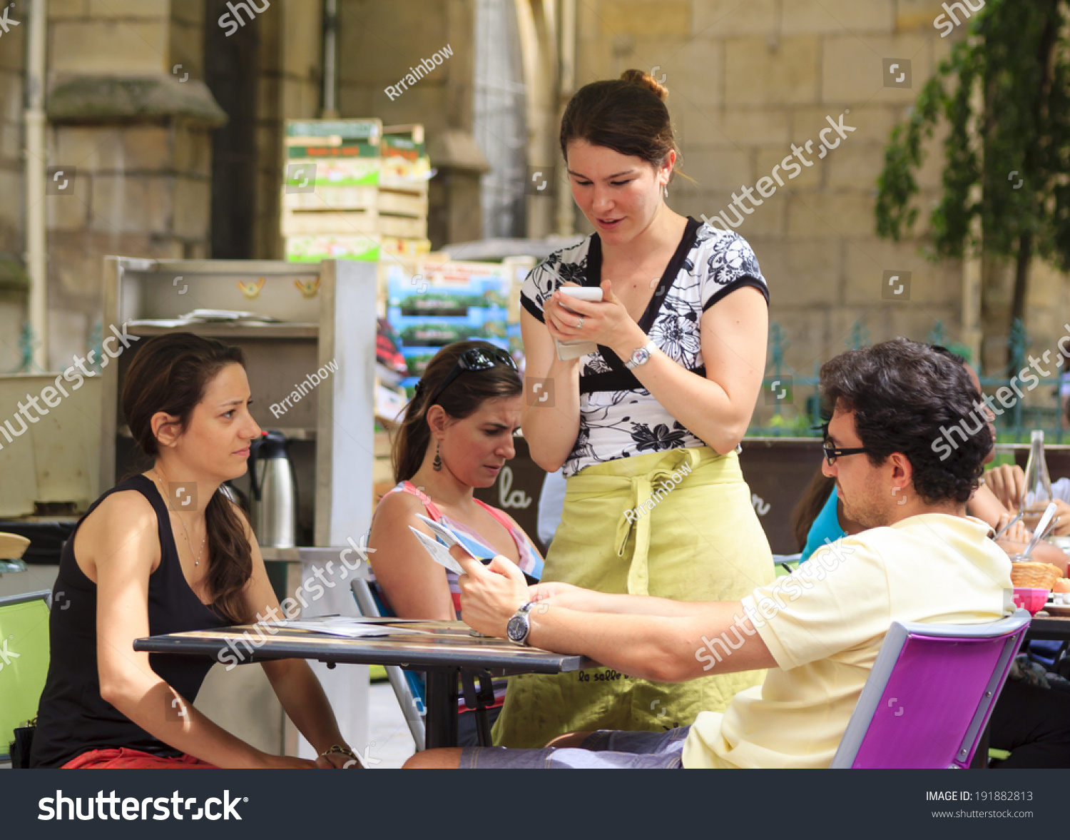 how-to-order-coffee-in-paris