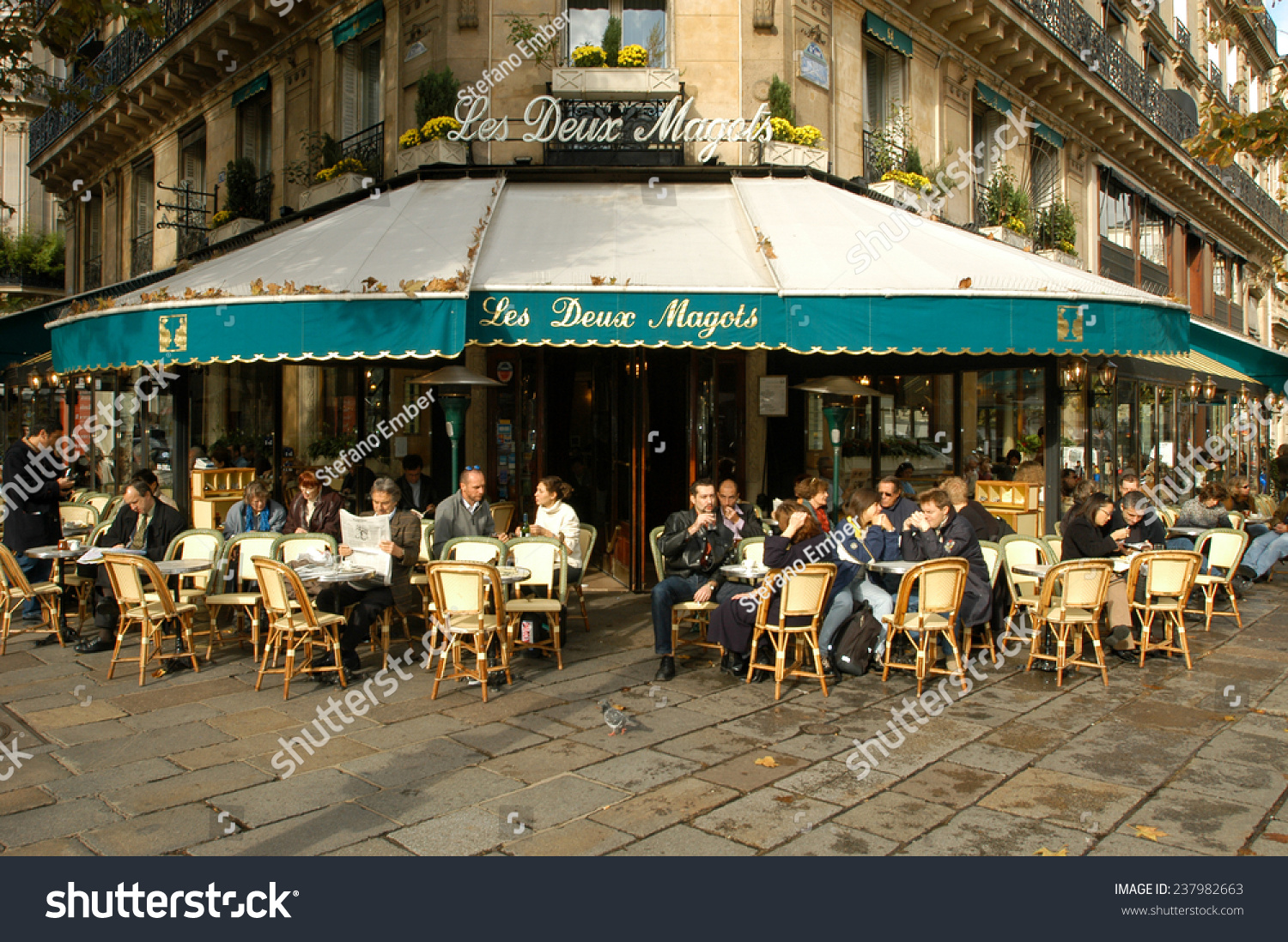 Paris, France 4 November 2002 People Eating And Drinking In A Street