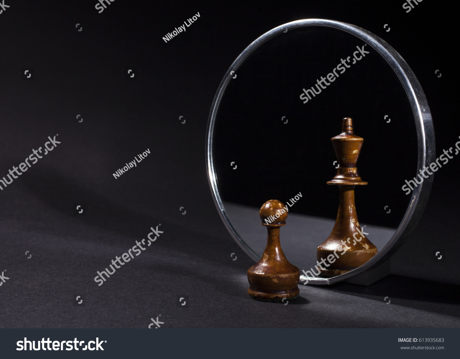 Pawn Looking Mirror Seeing King Black Stock Photo 613935683 Shutterstock