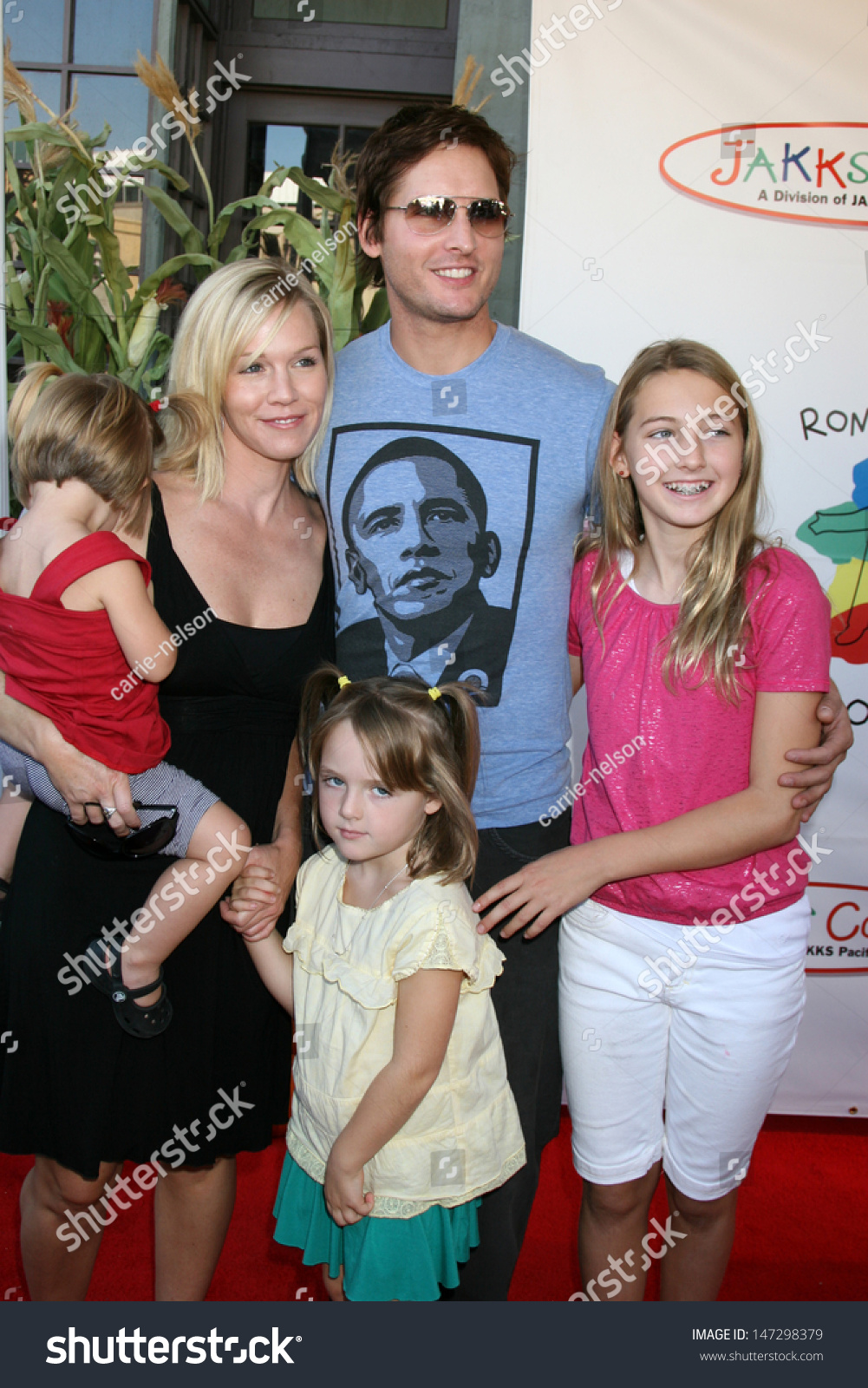 Peter Facinelli Jennie Garth Their Daughters Luca Lola And Fiona Arriving To The Camp