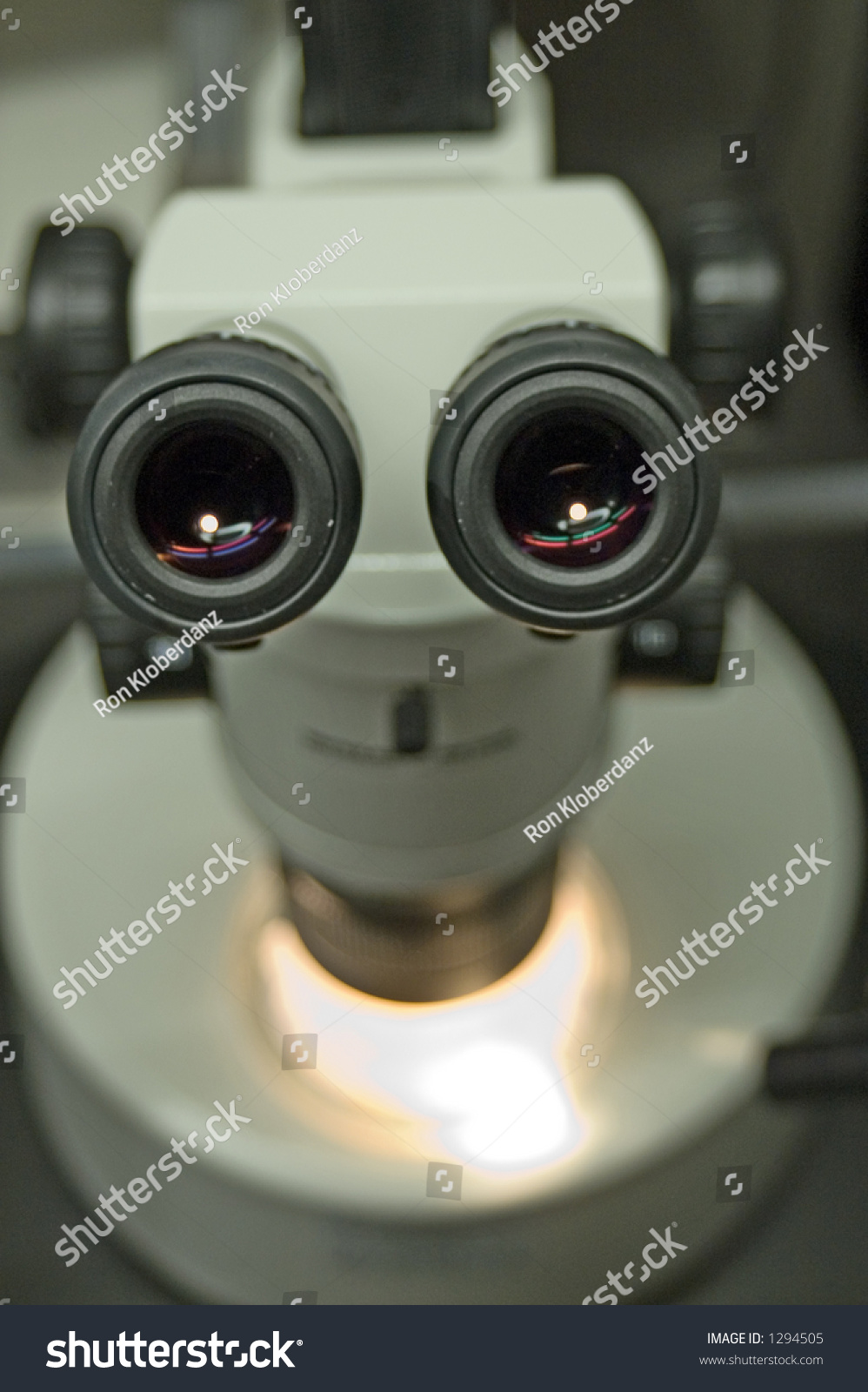 Petri Dish Microscope 2 Stock Photo 1294505 Shutterstock