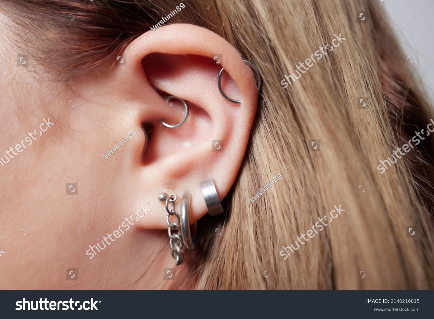 Female Body Piercing Bilder Stockfotos Und Vektorgrafiken