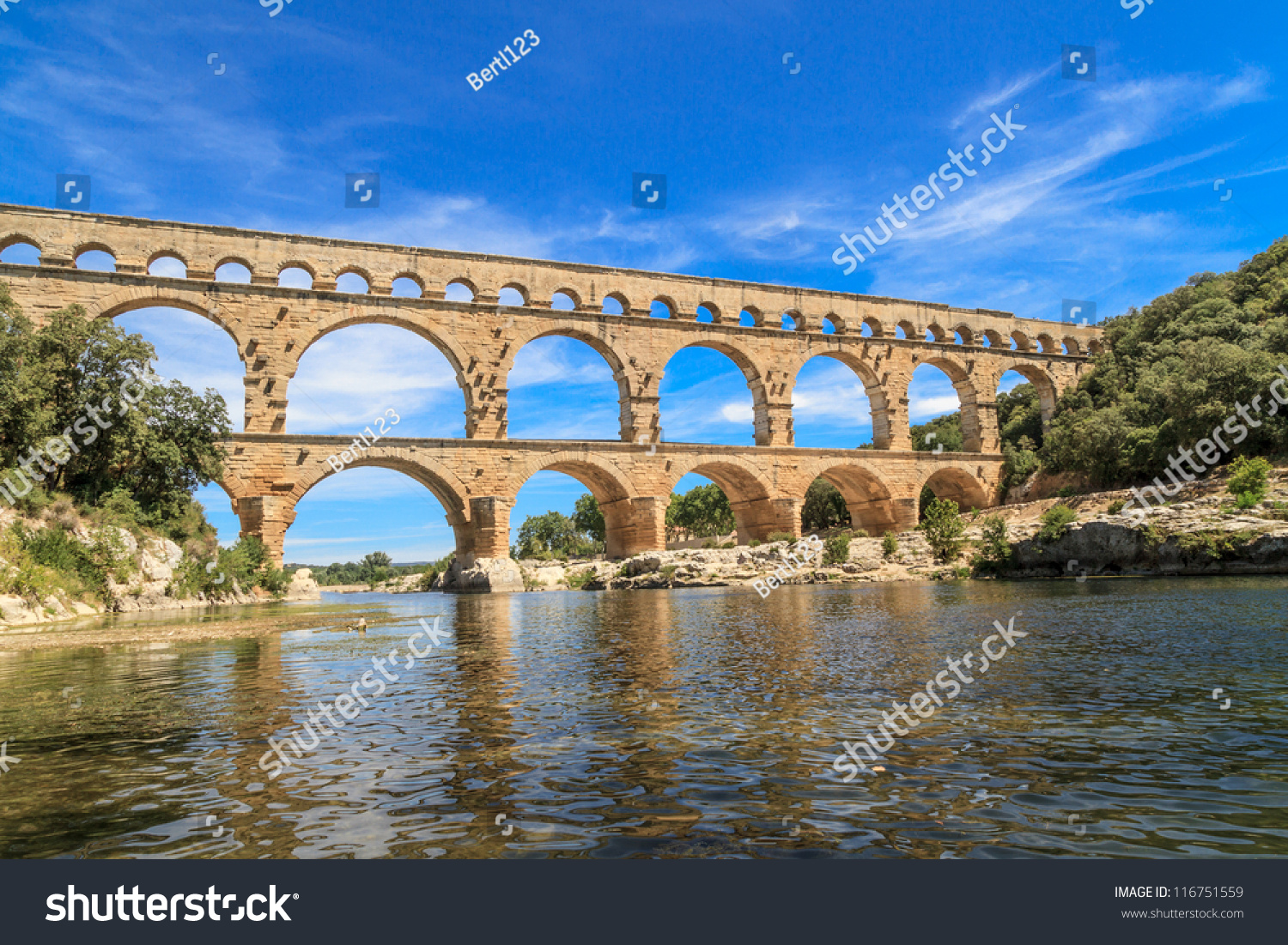 How Old Is The Aqueduct At Nimes 4
