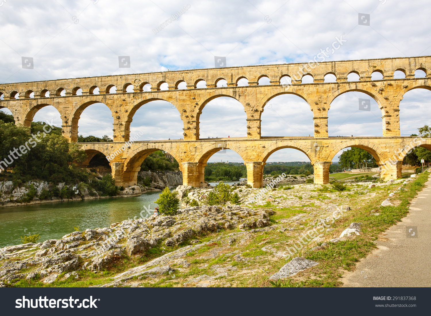 How Old Is The Aqueduct At Nimes 114