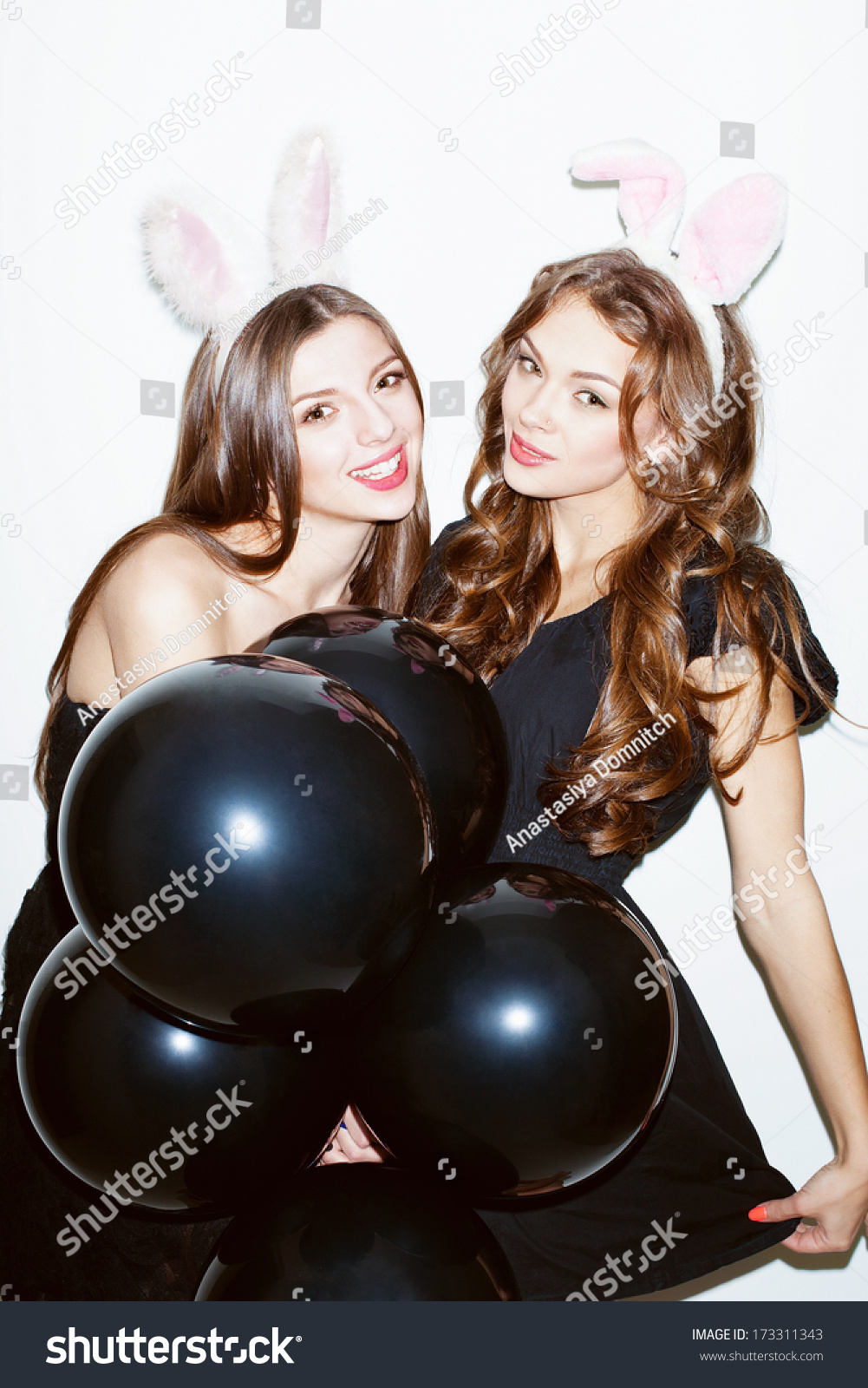 Pretty Brunette Girls With Bunn