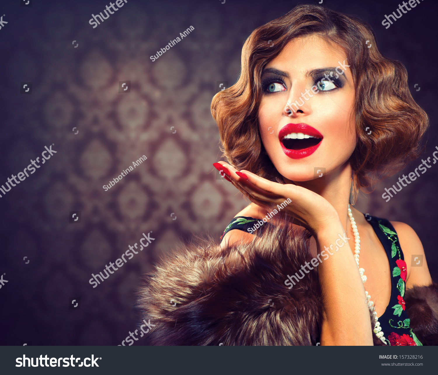 Retro Woman Portrait Surprised Luxury Lady Beautiful Woman Vintage