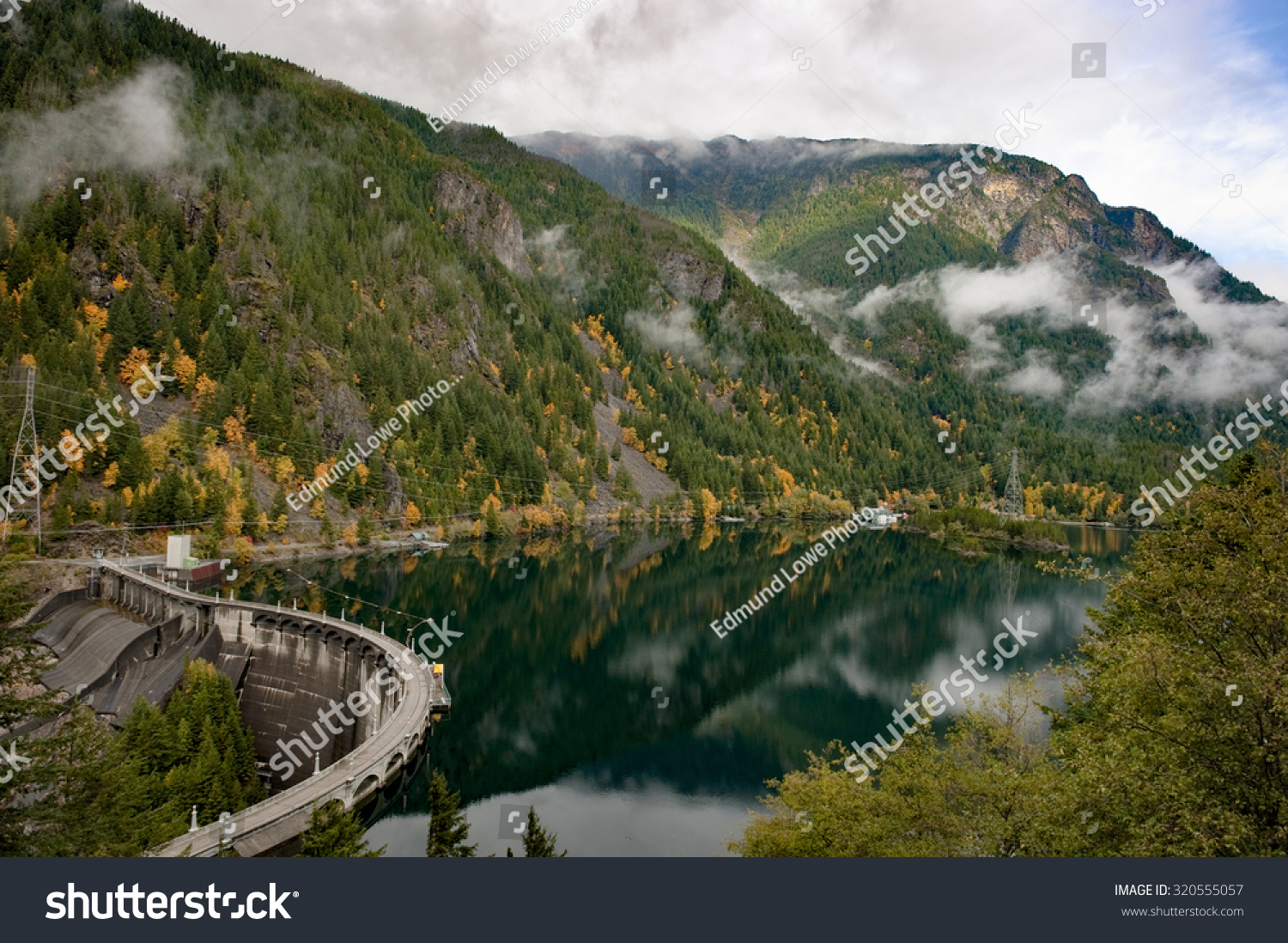 Ross Lake Dam Skagit River Hydroelectric Stock Photo 320555057 ...