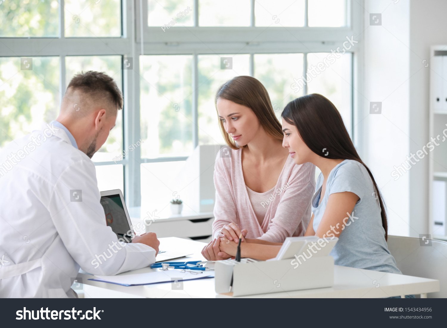 Sad Lesbian Couple Gynecologist Appointment Clinic Foto De Stock Shutterstock