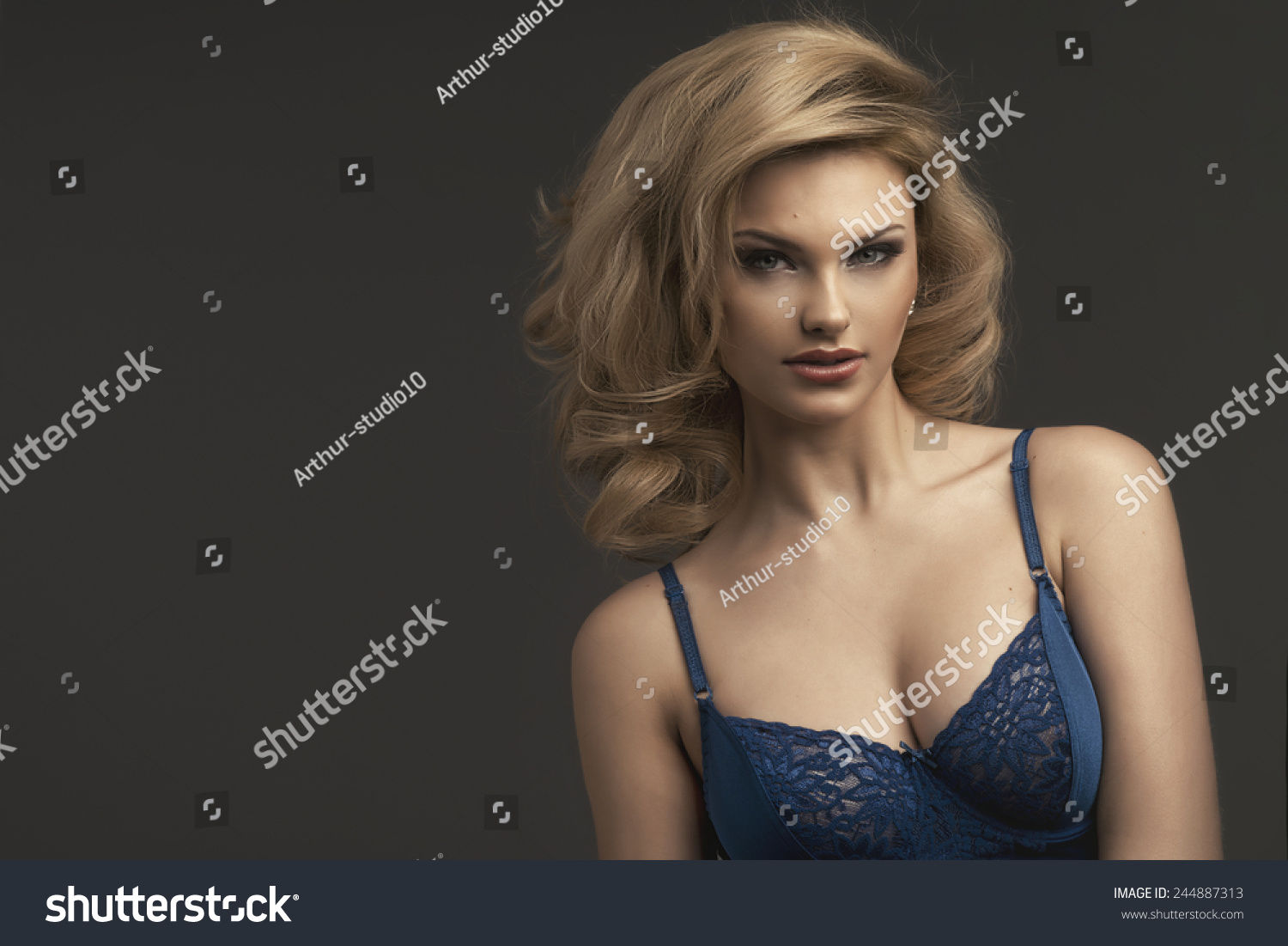 Sensual Beautiful Blonde Woman Posing Sensual Stockfoto