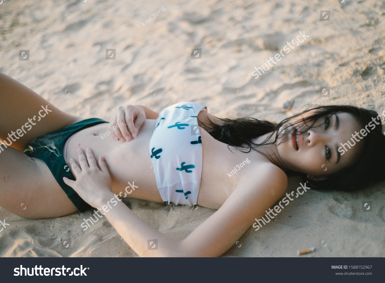 Sexy Asia Woman Green Bikini On库存照片1588152967 Shutterstock