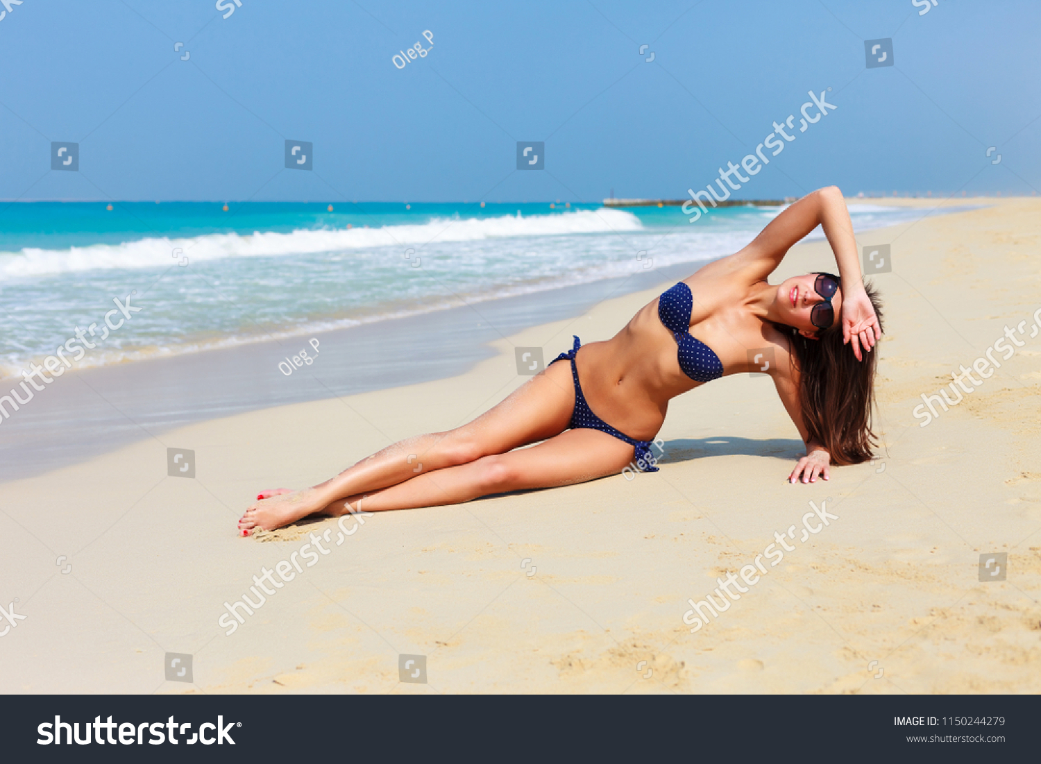 Sexy Beautiful Tanned Woman Relaxing Sunbathing Foto De Stock