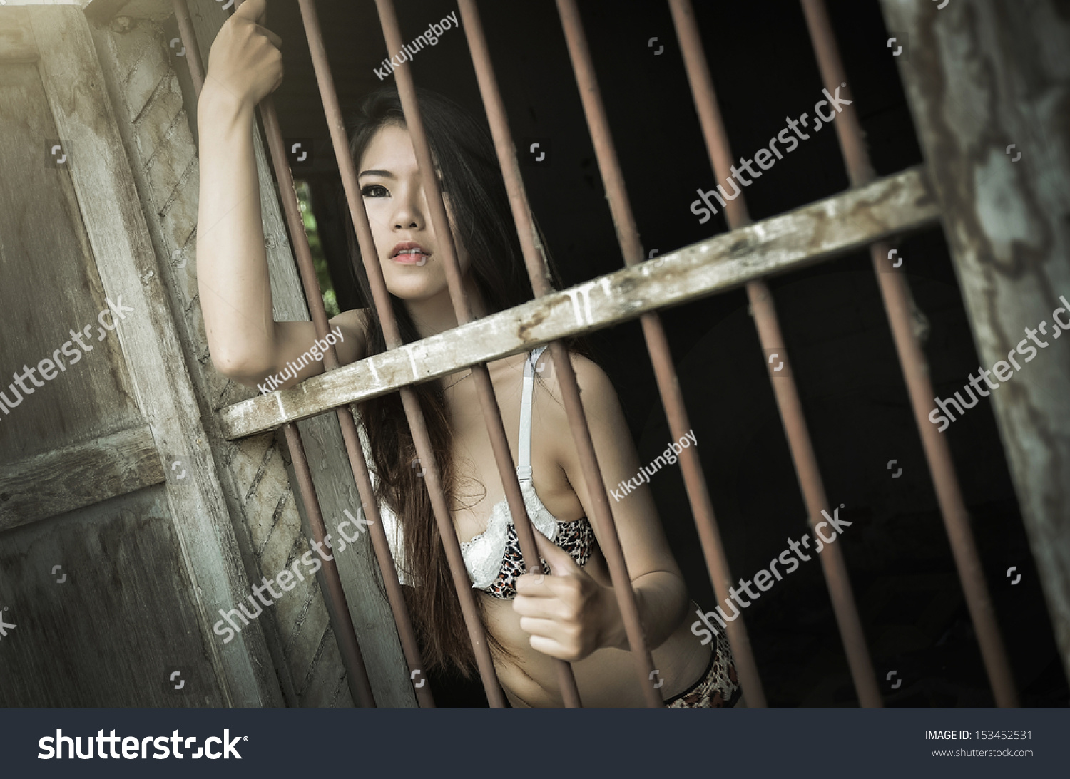 tannum sands hook up 2015 hot nude women in cages