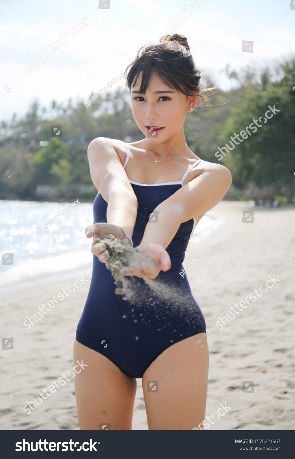 Sexy Lady Mini Bikini Big Boobsjapanese Foto Stock 1576221967