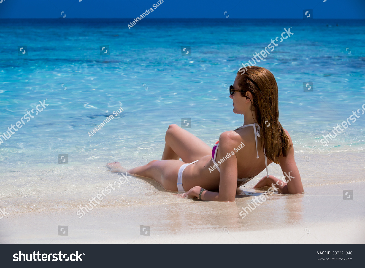 Sexy Woman Bikini Lying Sunbathing On库存照片397221946 Shutterstock