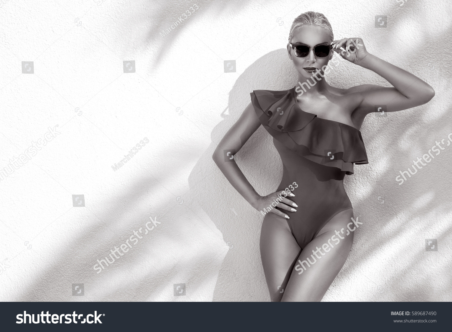 Sexy Woman Elegant Bikini On Suntanned Stock Photo 589687490 Shutterstock