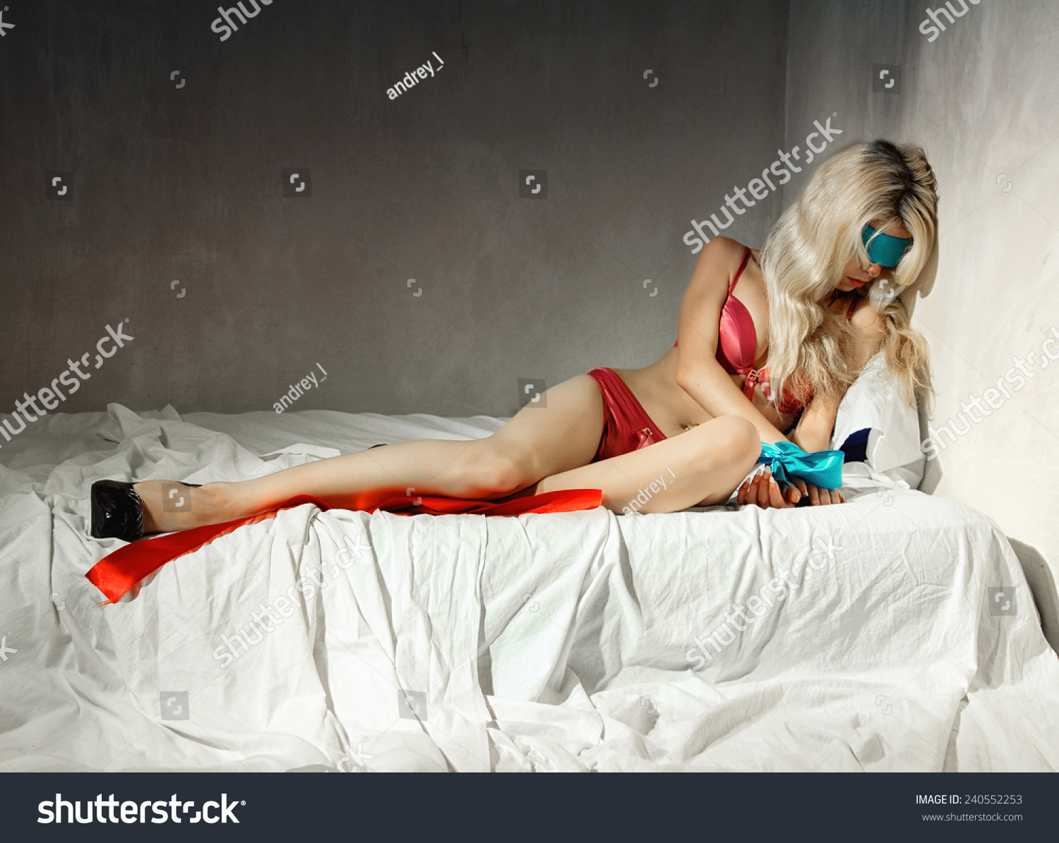 Sexy Woman Pink Lingerie Bed Girl Foto De Stock Editar Ahora