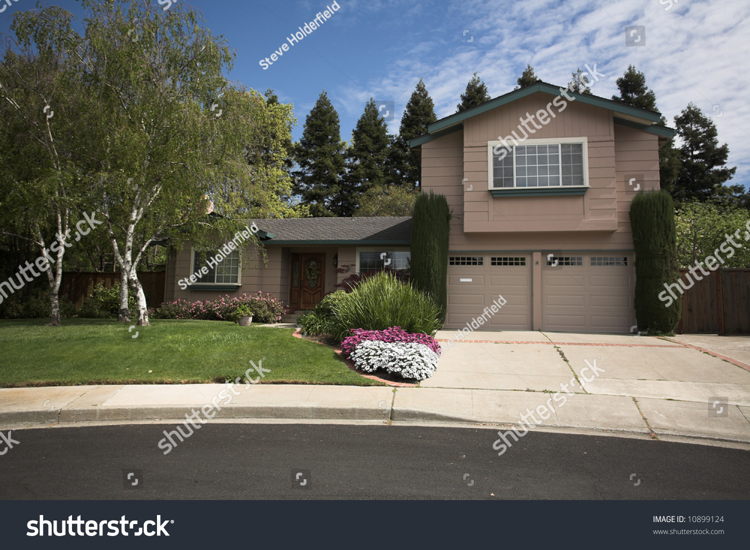 Shot Of A Northern California Suburban Home Stock Photo 10899124