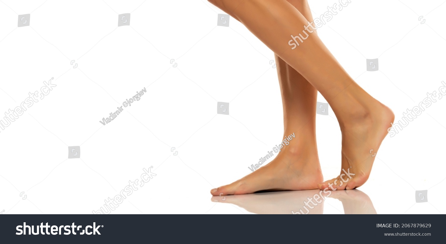 Side View Nude Barefoot Female Leg Foto Stock 2067879629 Shutterstock