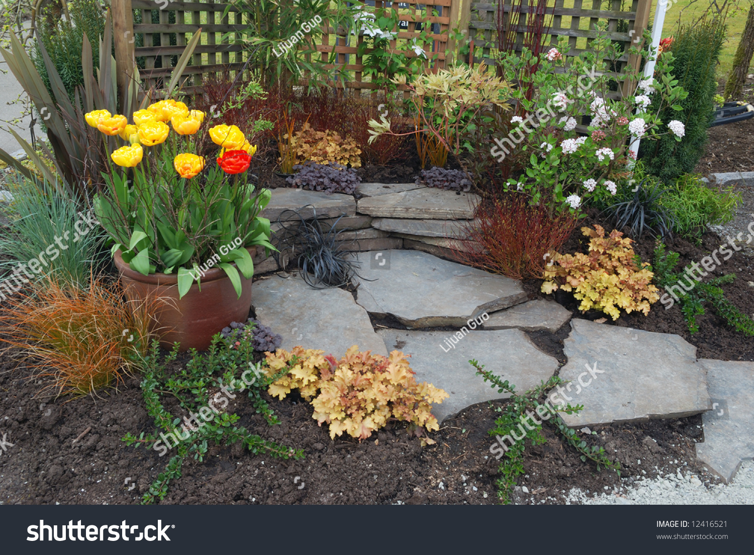Tiny apartment patio: decorating a small apartment balcony ...