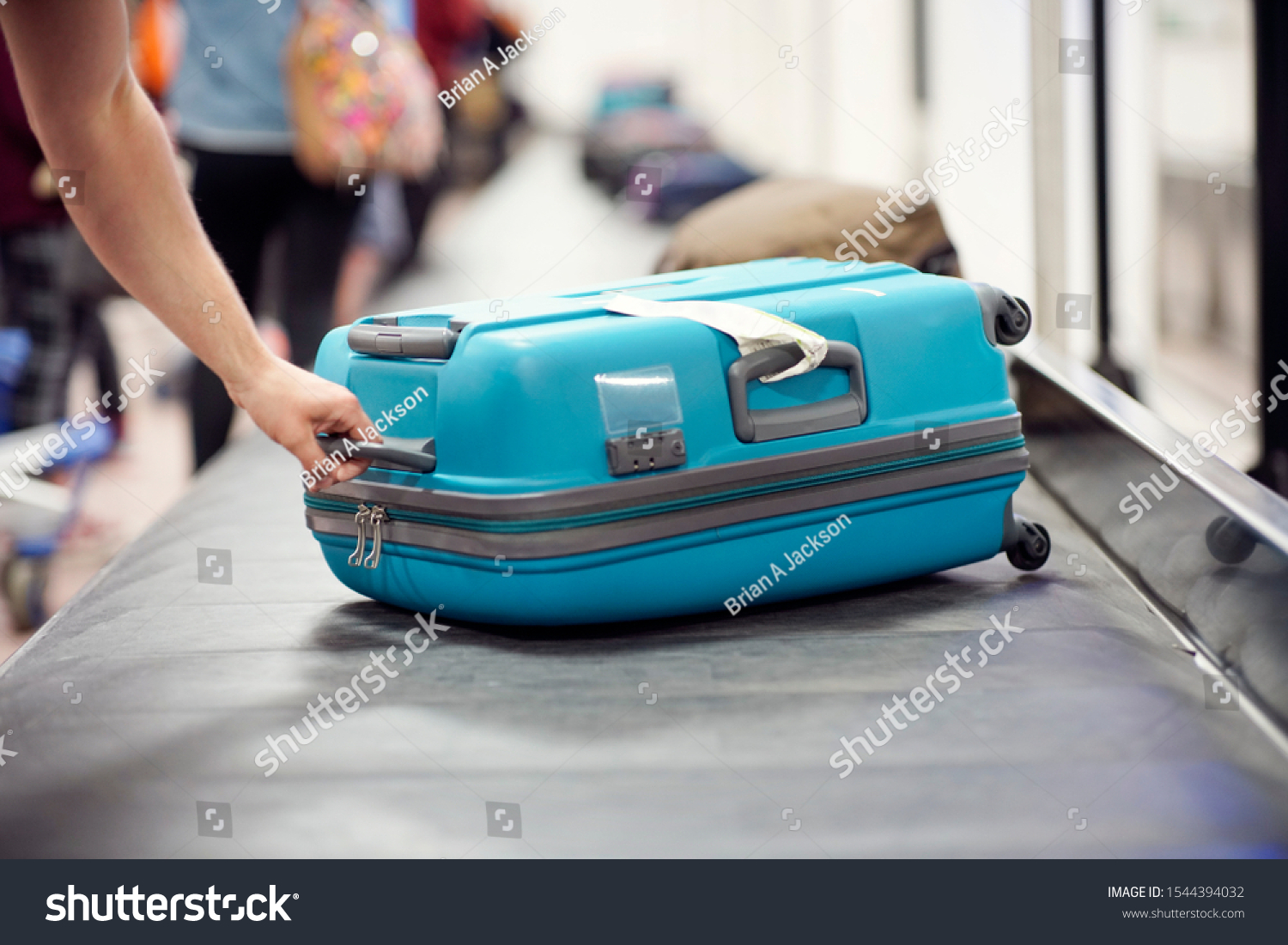 1 060 Person Waiting Baggage Carousel Images Stock Photos Vectors