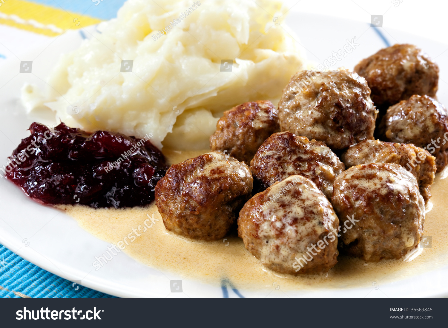 Swedish Meatballs With Mashed Potatoes Traditional Creamy Gravy And