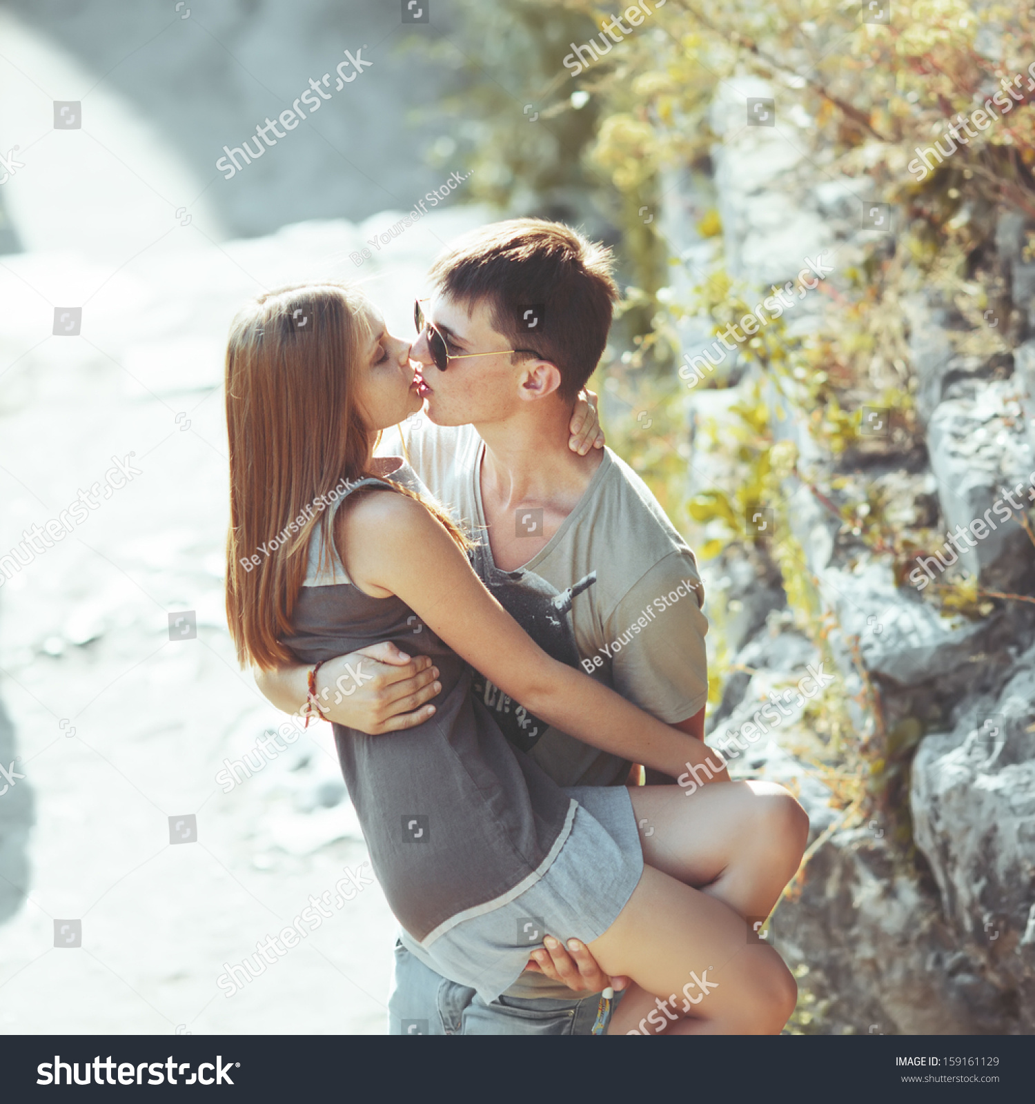 Teen Couples Kissing 58